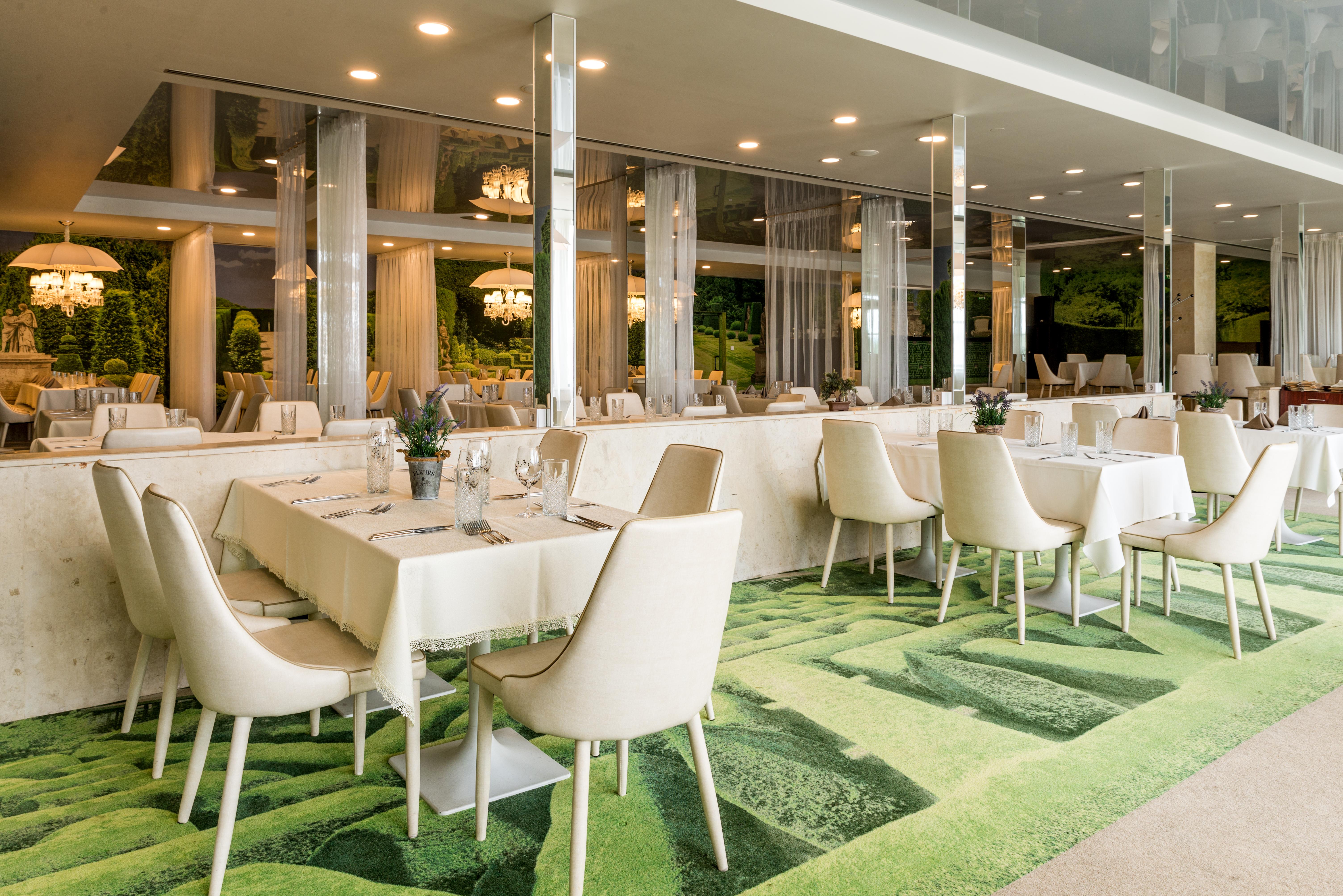 Park Hotel Raya Garden - Free Parking ヴェリコ・タルノヴォ エクステリア 写真