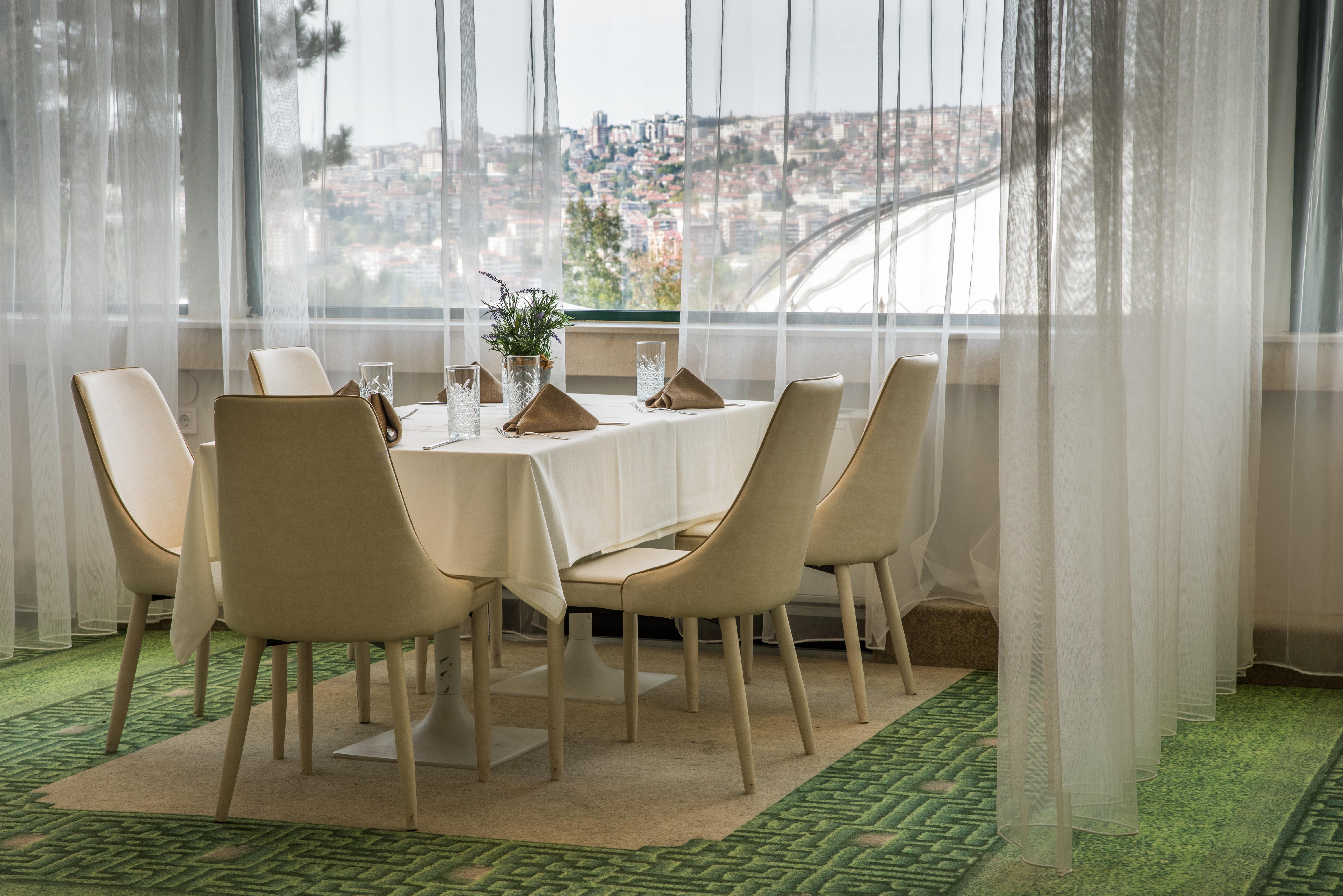Park Hotel Raya Garden - Free Parking ヴェリコ・タルノヴォ エクステリア 写真