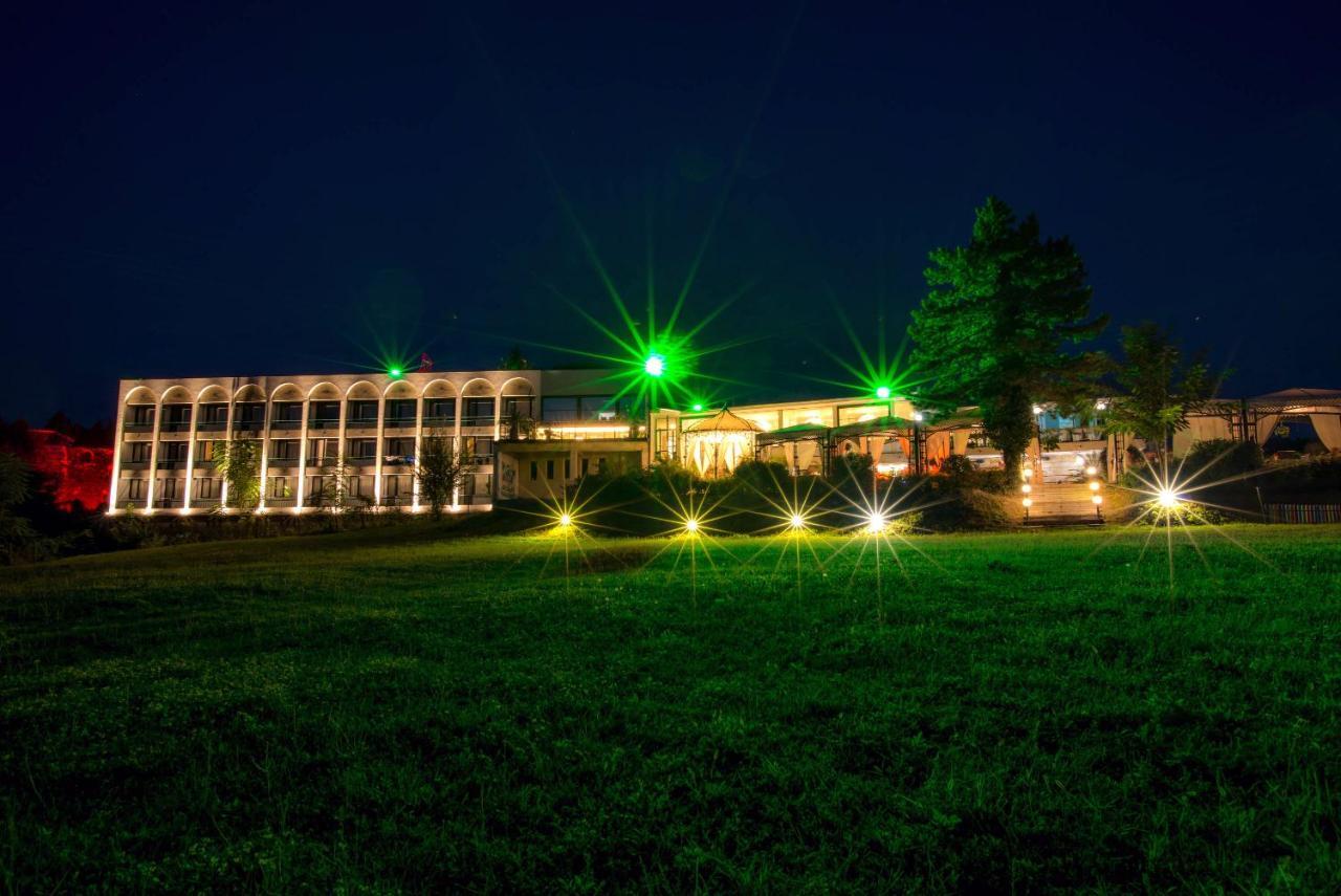 Park Hotel Raya Garden - Free Parking ヴェリコ・タルノヴォ エクステリア 写真